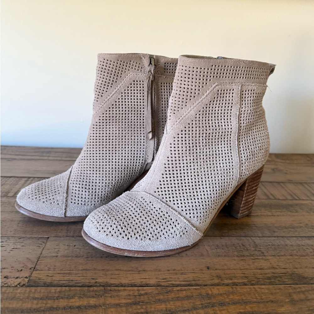 Tom’s Lunata Desert Taupe Ankle Booties 6.5
